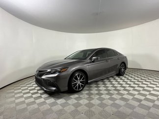 Used 2022 Toyota Camry SE image 1