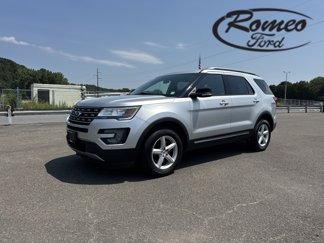 Used 2017 Ford Explorer XLT image 1