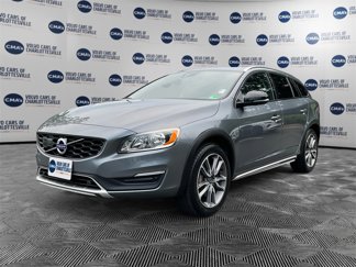 Used 2018 Volvo V60 T5 Cross Country w/ Convenience Package image 1