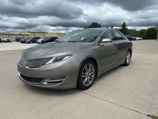Used 2016 Lincoln MKZ image 1
