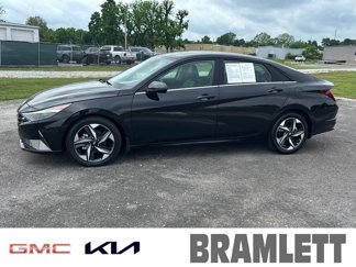 Used 2023 Hyundai Elantra Limited image 1