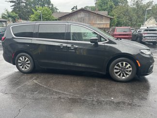 Used 2023 Chrysler Pacifica Touring-L image 1