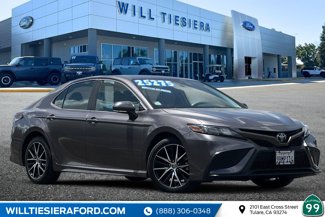 Used 2022 Toyota Camry SE image 1