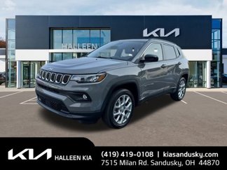 Used 2023 Jeep Compass Latitude w/ Mopar Graphics Package image 1
