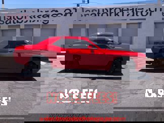 Used 2015 Dodge Challenger SXT image 1