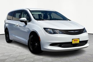Used 2022 Chrysler Voyager LX image 1