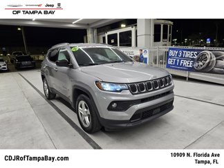 Used 2024 Jeep Compass Latitude image 1