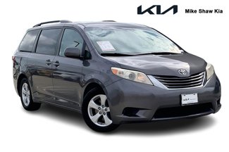 Used 2017 Toyota Sienna LE image 1
