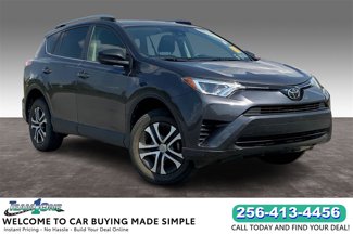 Used 2018 Toyota RAV4 LE video 1