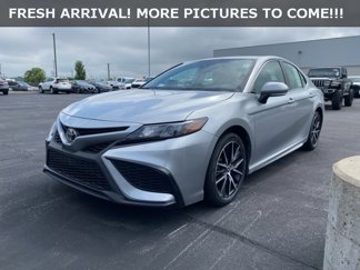 Used 2024 Toyota Camry SE image 1