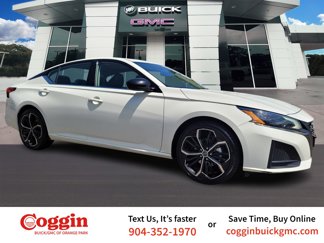 Used 2023 Nissan Altima 2.5 SR image 1