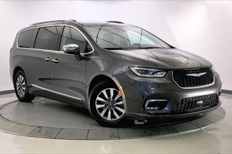 Used 2021 Chrysler Pacifica Limited w/ Premium & Safety Sphere Group image 1