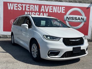 Used 2021 Chrysler Pacifica Touring-L image 1