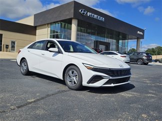 Certified 2024 Hyundai Elantra SE image 1