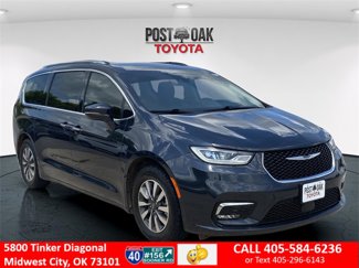 Used 2021 Chrysler Pacifica Touring-L image 1