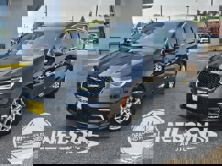Used 2023 Chrysler Pacifica Touring-L image 1