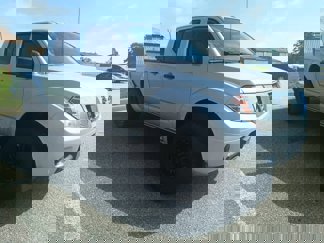Used 2016 Nissan Frontier SV image 1