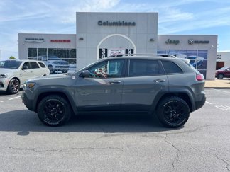 Used 2019 Jeep Cherokee Trailhawk image 1