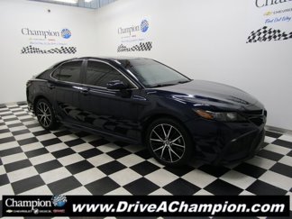Used 2022 Toyota Camry SE image 1