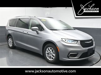 Used 2021 Chrysler Pacifica Touring-L image 1