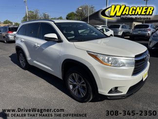 Used 2014 Toyota Highlander XLE image 1