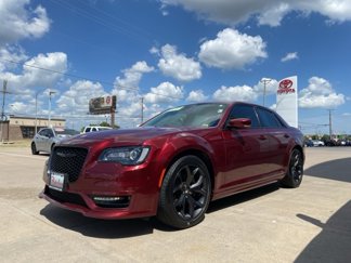 Used 2022 Chrysler 300 Touring L image 1