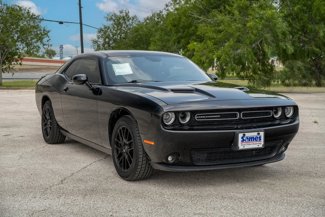 Used 2019 Dodge Challenger SXT image 1