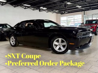 Used 2012 Dodge Challenger SXT image 1