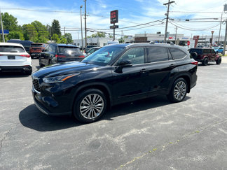 Used 2021 Toyota Highlander Platinum image 1