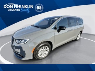 New 2025 Chrysler Pacifica Select image 1