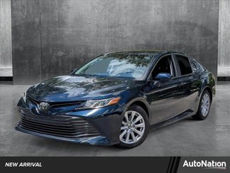 Used 2018 Toyota Camry LE image 1