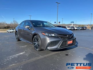 Used 2022 Toyota Camry SE image 1