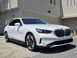 Used 2025 BMW i5 xDrive40 w/ Premium Package image 1