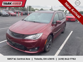 Used 2019 Chrysler Pacifica Limited w/ Advanced Safetytec Group image 1