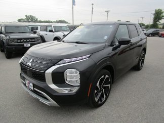 Used 2024 Mitsubishi Outlander SE image 1
