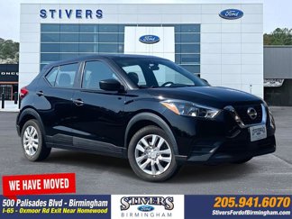 Used 2020 Nissan Kicks S image 1