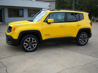 Used 2017 Jeep Renegade Latitude w/ Cold Weather Group image 1