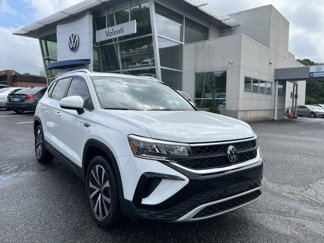 Certified 2022 Volkswagen Taos SE image 1