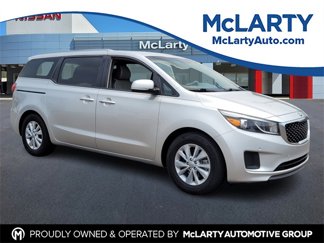 Used 2017 Kia Sedona LX w/ LX Essentials Premium Package image 1