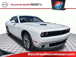 Used 2019 Dodge Challenger SXT image 1