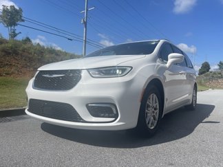 Used 2022 Chrysler Pacifica Touring-L image 1