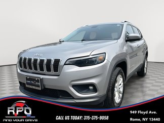 Used 2019 Jeep Cherokee Latitude w/ Cold Weather Group image 1