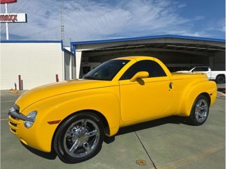Used 2004 Chevrolet SSR w/ Preferred Equipment Group image 1