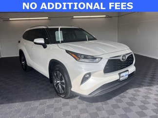 Used 2021 Toyota Highlander XLE image 1