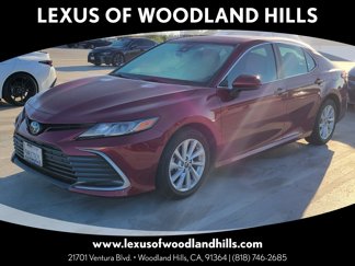 Used 2021 Toyota Camry LE image 1
