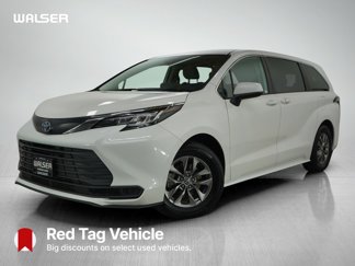 Used 2023 Toyota Sienna LE image 1