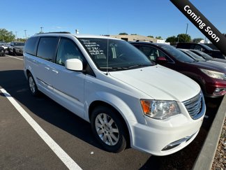 Used 2016 Chrysler Town & Country Touring image 1