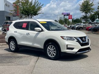 Used 2017 Nissan Rogue SV image 1
