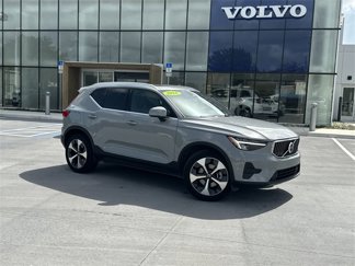 Used 2024 Volvo XC40 B5 Core image 1