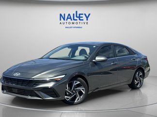 Used 2025 Hyundai Elantra SEL image 1